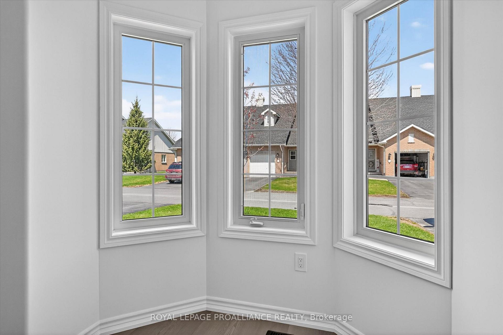 Photo 25 of 138 Village Crescent, Peterborough, Otonabee Ward 1 — HOMEH