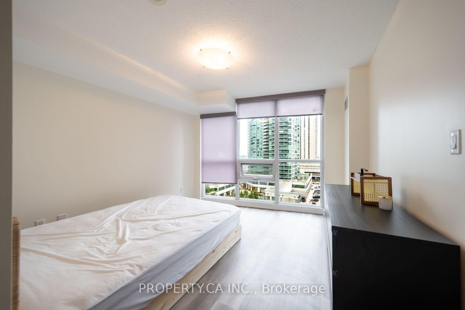 Photo 2 of Unit 910, 18 Harbour Street, Toronto, Waterfront Communities — HOMEH