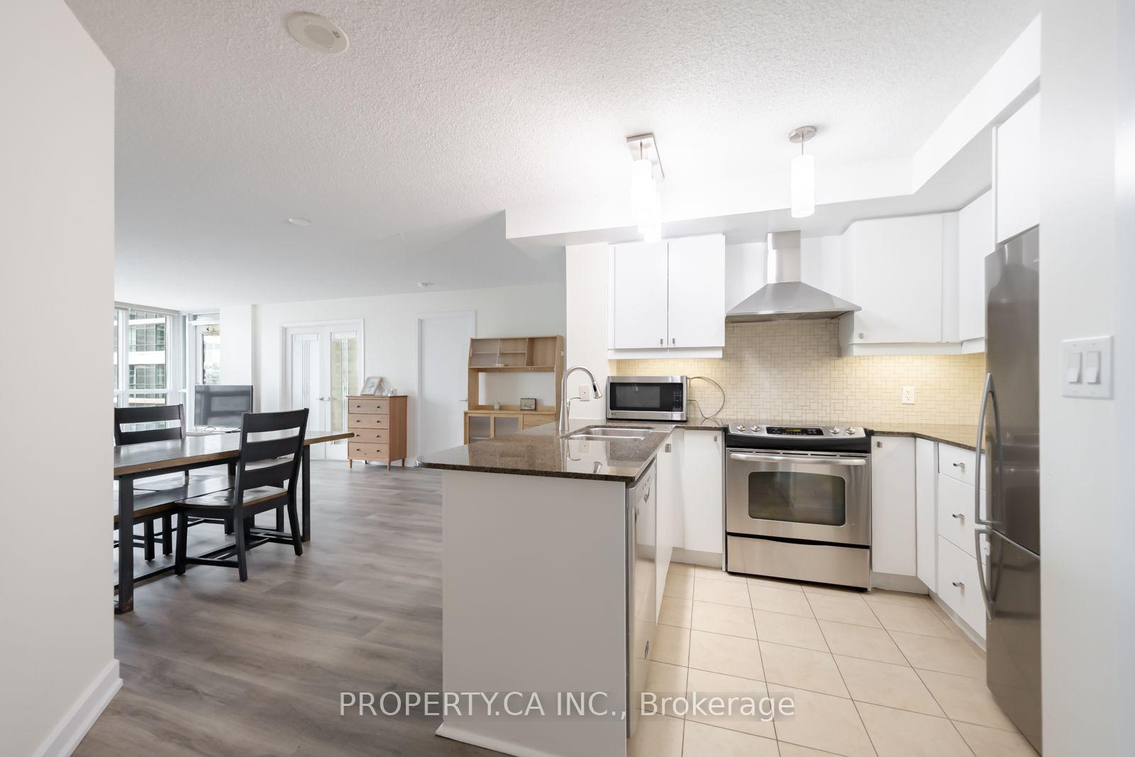 Photo 3 of Unit 910, 18 Harbour Street, Toronto, Waterfront Communities — HOMEH
