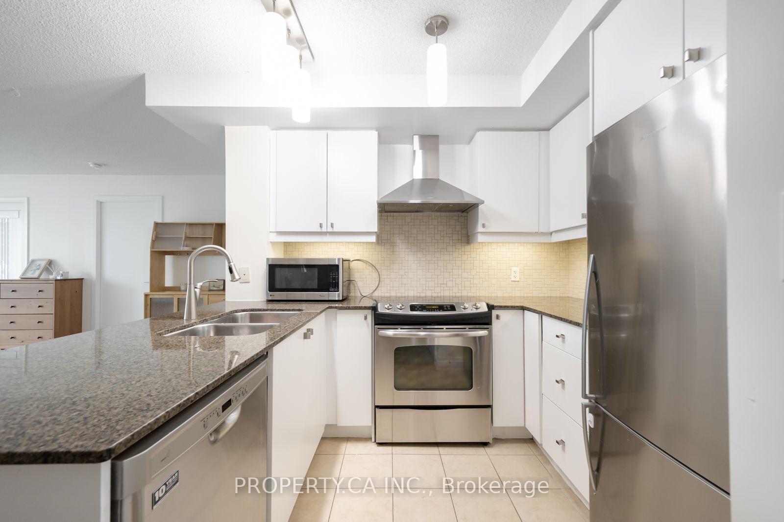 Photo 4 of Unit 910, 18 Harbour Street, Toronto, Waterfront Communities — HOMEH