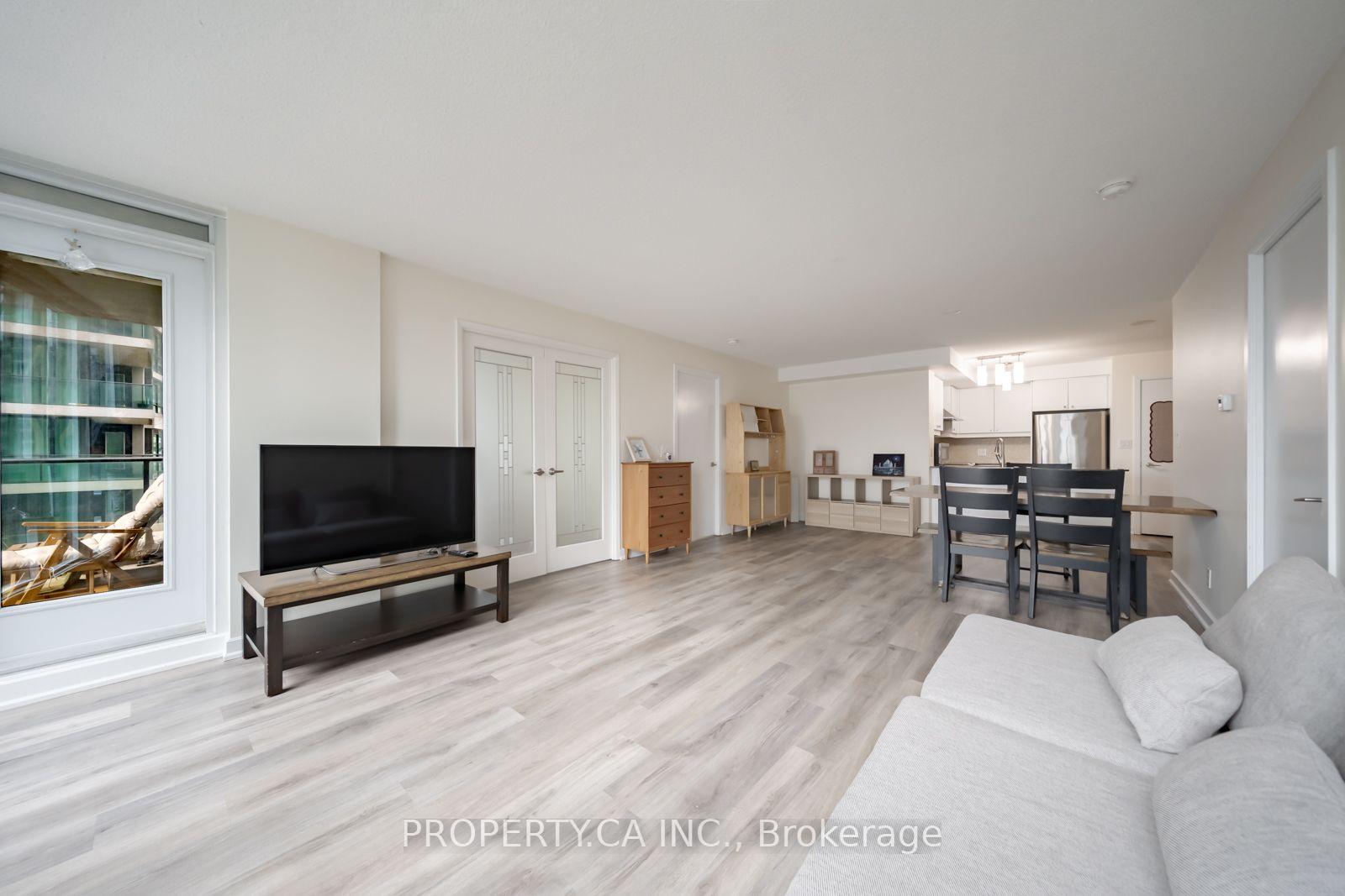 Photo 7 of Unit 910, 18 Harbour Street, Toronto, Waterfront Communities — HOMEH