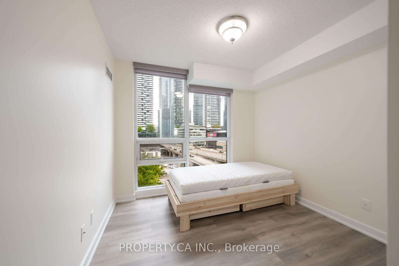 Photo 12 of Unit 910, 18 Harbour Street, Toronto, Waterfront Communities — HOMEH
