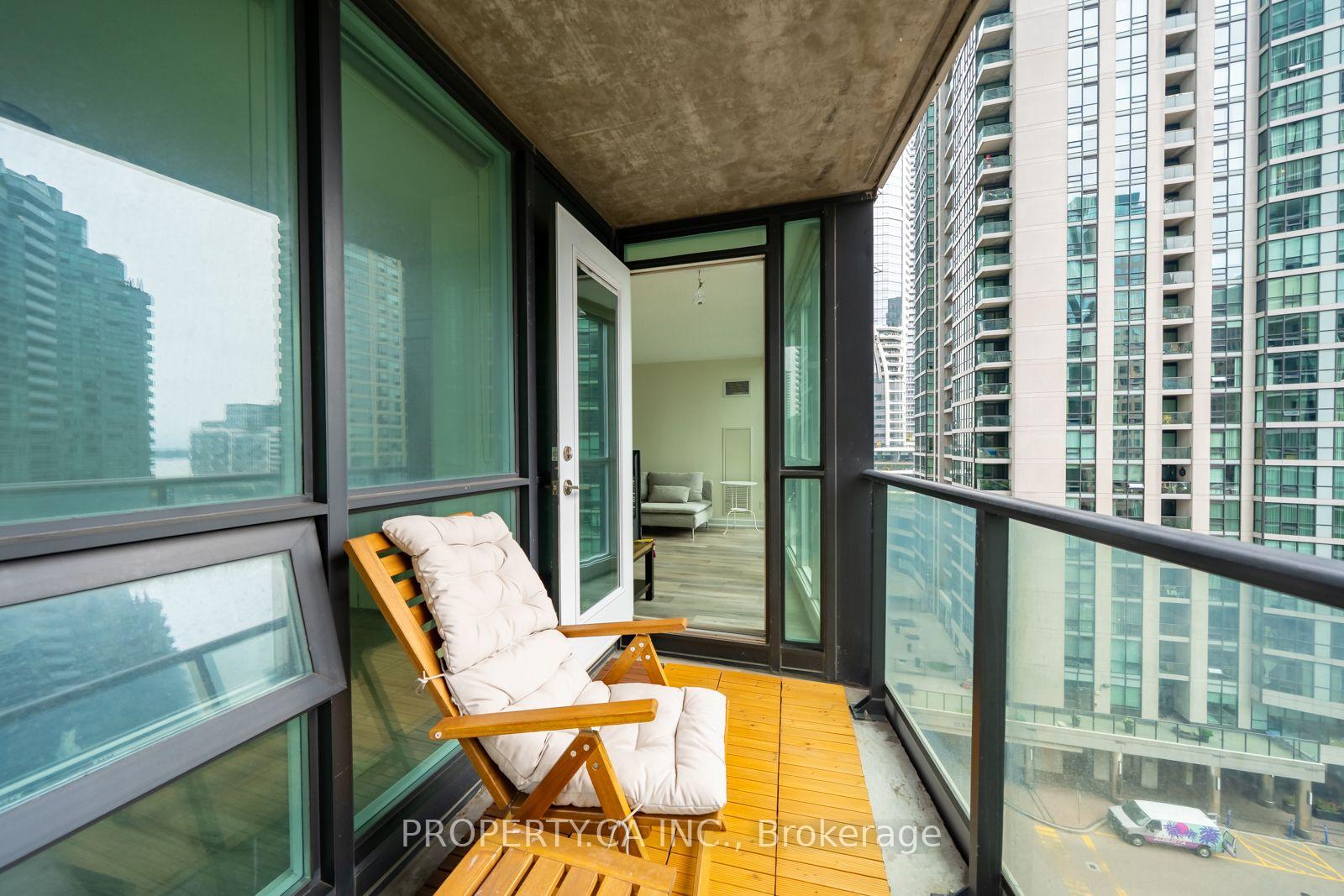 Photo 13 of Unit 910, 18 Harbour Street, Toronto, Waterfront Communities — HOMEH