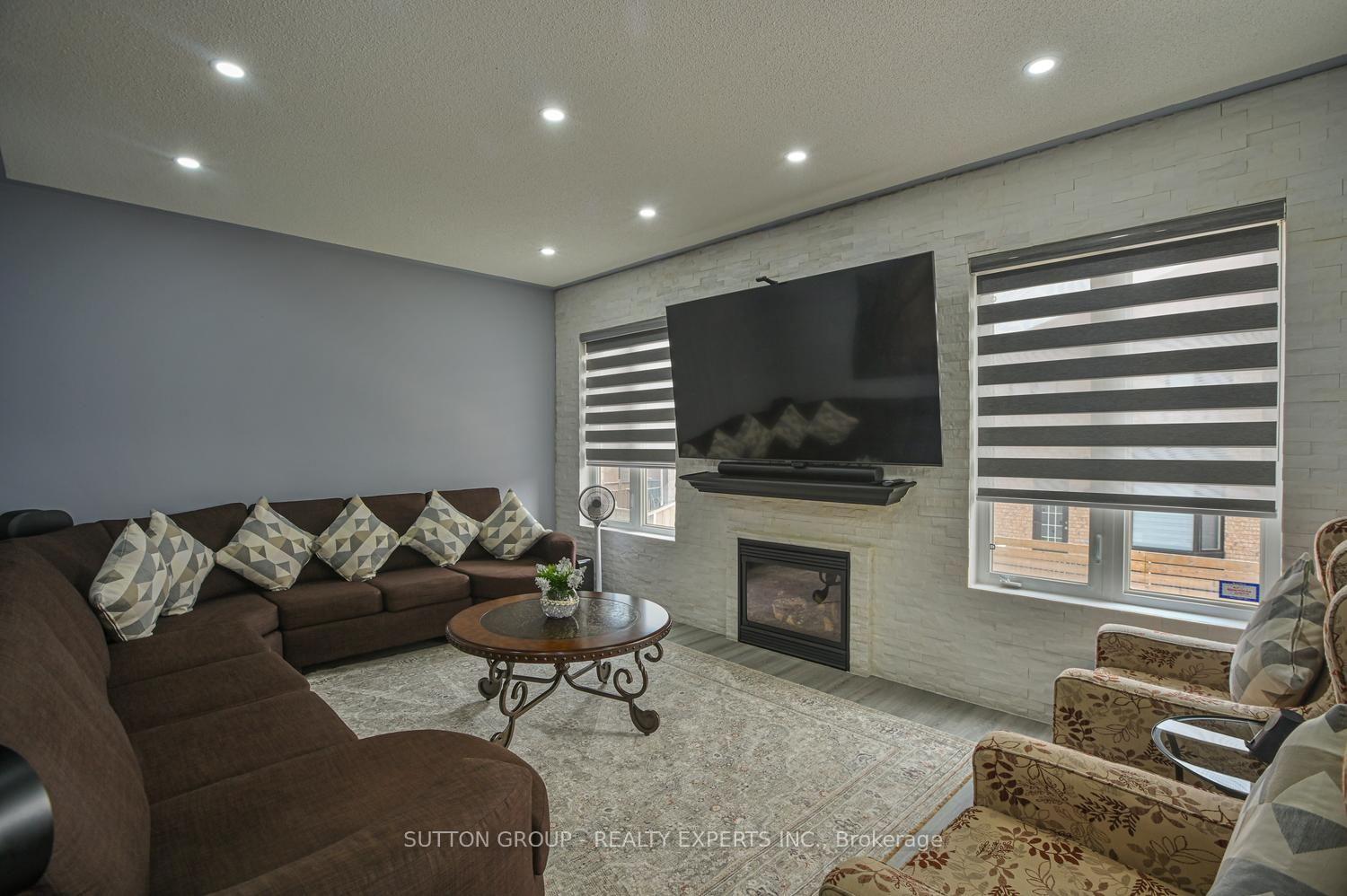 Photo 11 of 373 Sunny Meadow Boulevard, Brampton, Sandringham-Wellington — HOMEH