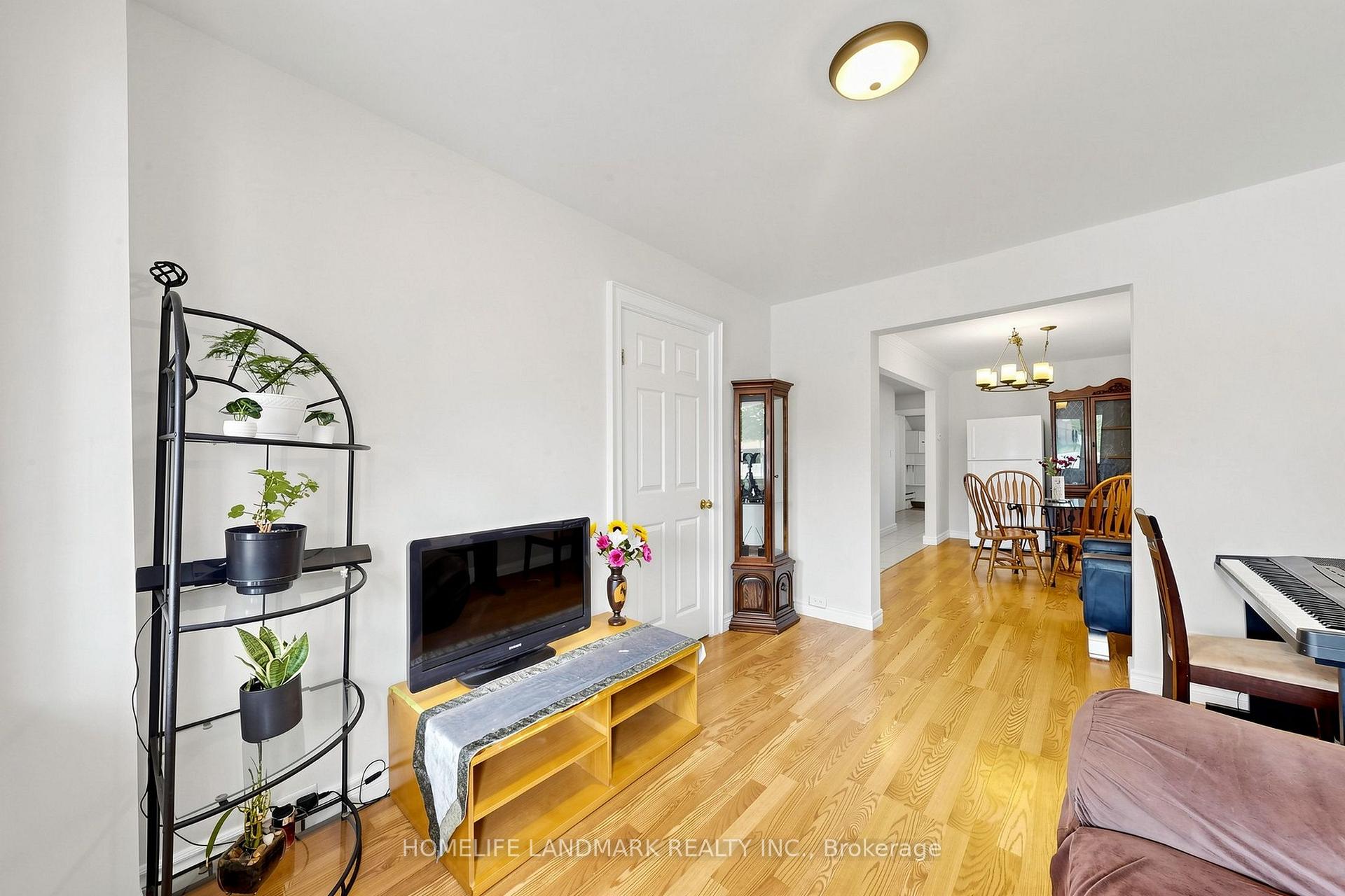 Photo 9 of 484 Glenholme Avenue, Toronto, Oakwood Village — HOMEH