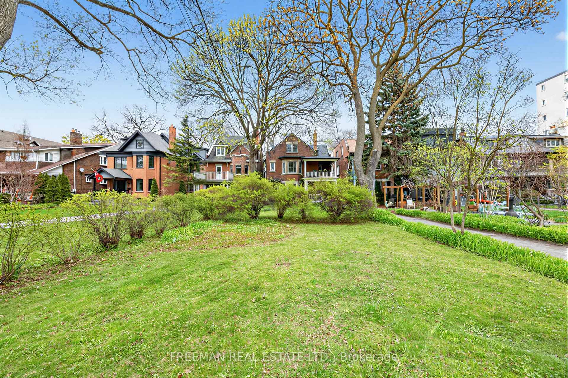 Photo 3 of 129 Indian Road, Toronto, High Park-Swansea — HOMEH