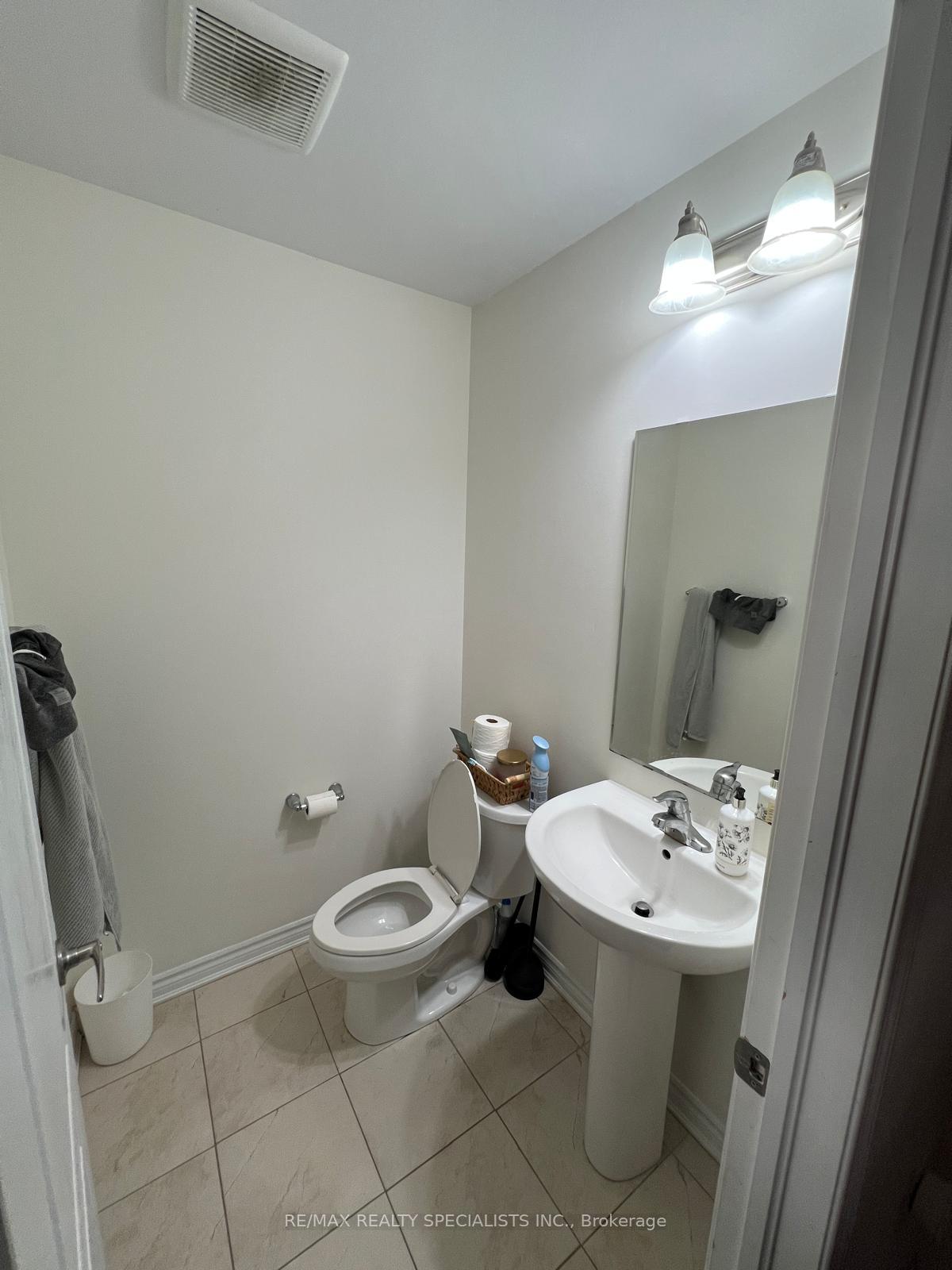 Photo 5 of 285 Casson Point, Milton, Ford — HOMEH