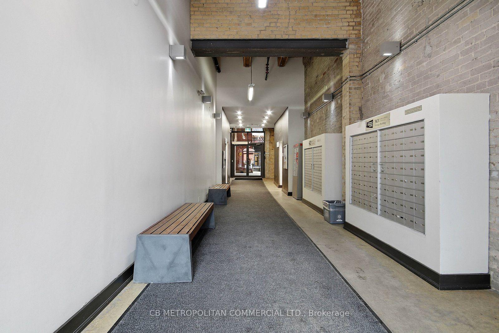 Photo 3 of Unit 405, 363 Sorauren Avenue, Toronto, Roncesvalles — HOMEH