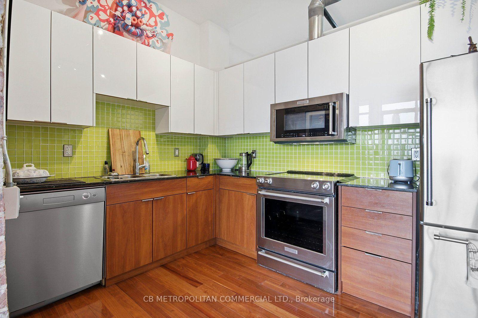 Photo 5 of Unit 405, 363 Sorauren Avenue, Toronto, Roncesvalles — HOMEH