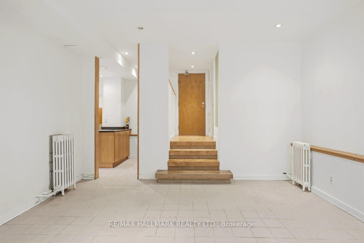 Photo 7 of Unit Back, 321 Palmerston Boulevard, Toronto, Palmerston-Little Italy — HOMEH