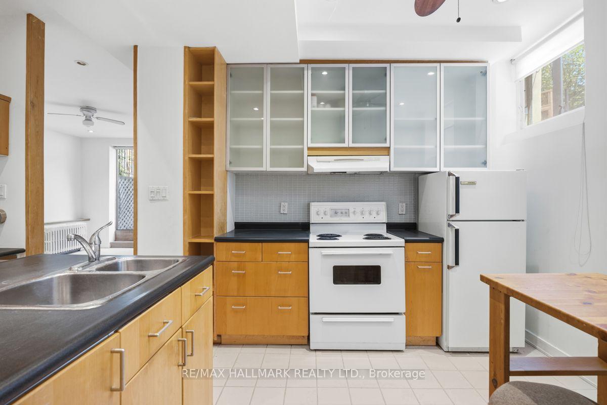 Photo 13 of Unit Back, 321 Palmerston Boulevard, Toronto, Palmerston-Little Italy — HOMEH