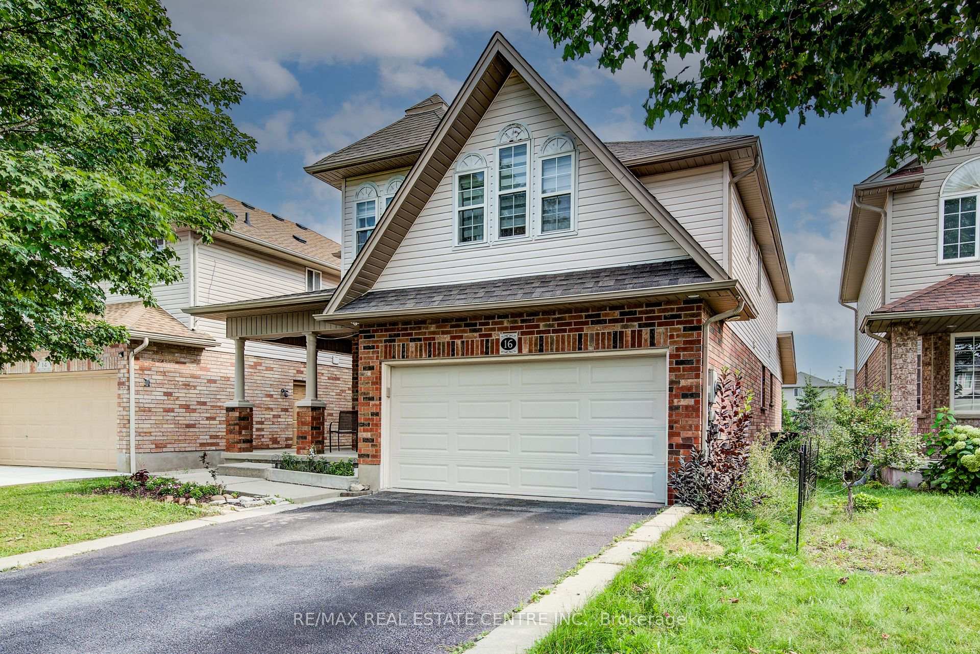 Photo 1 of 16 Paulstown Crescent, Guelph, Clairfields/Hanlon Business Park — HOMEH