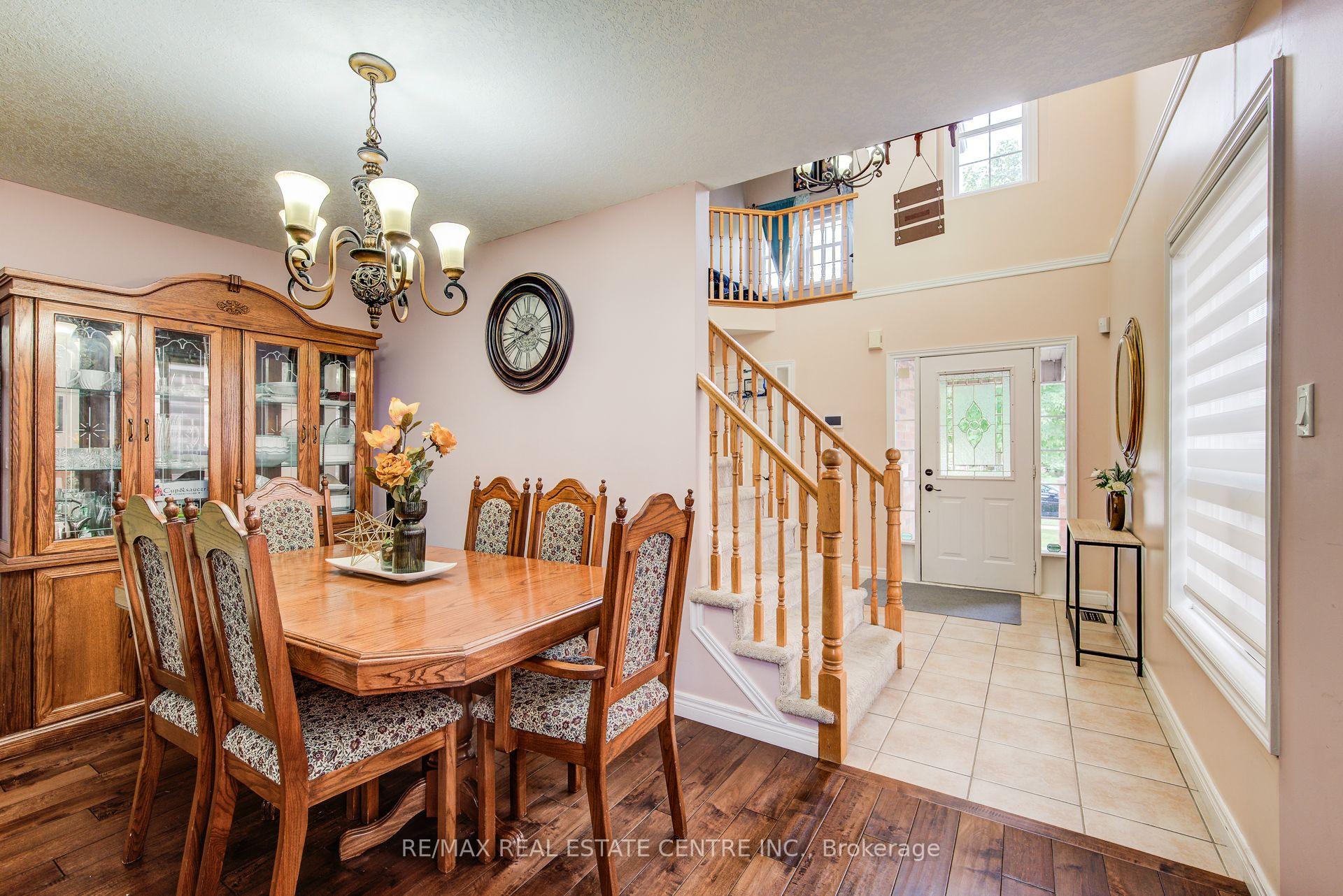 Photo 3 of 16 Paulstown Crescent, Guelph, Clairfields/Hanlon Business Park — HOMEH