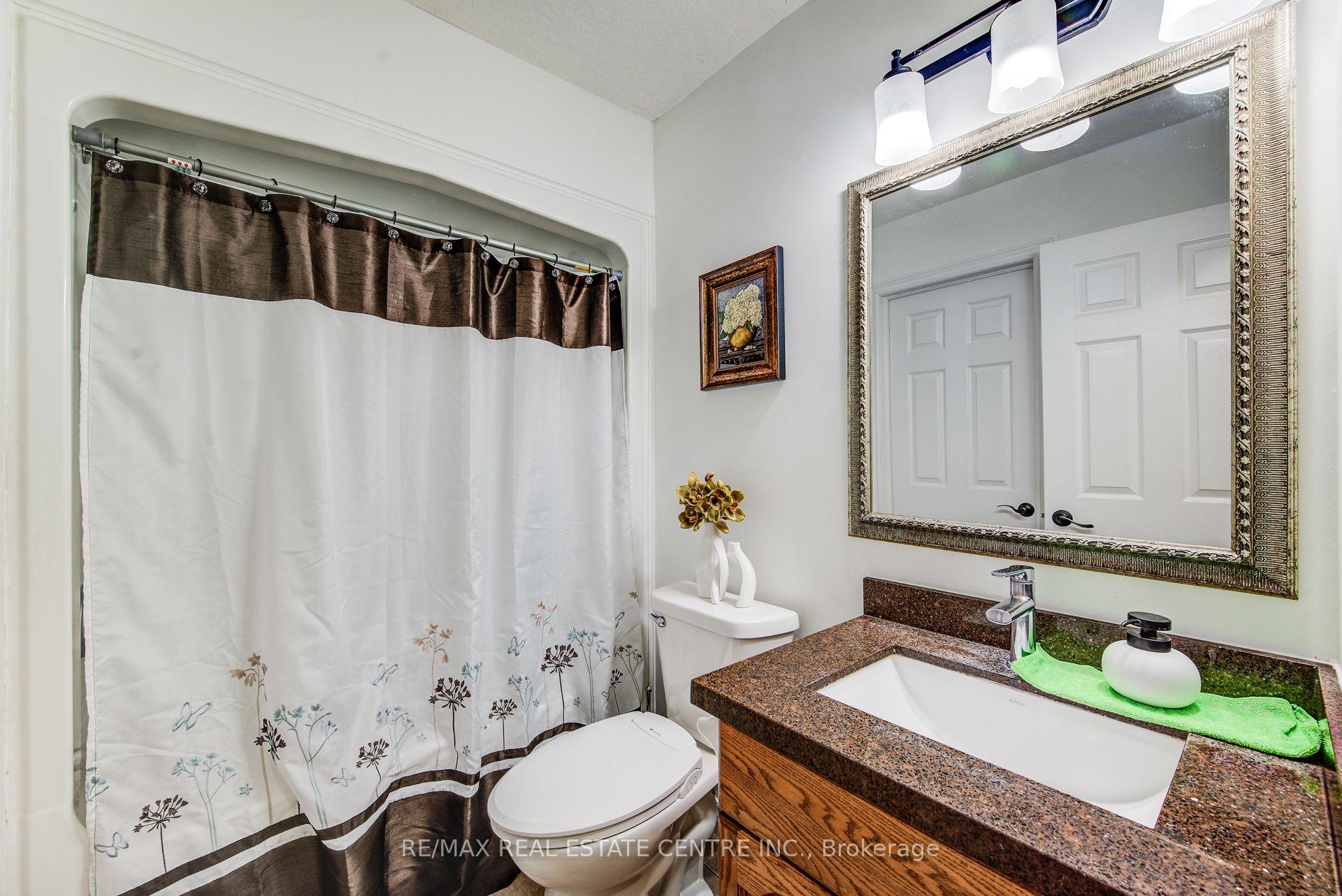 Photo 10 of 16 Paulstown Crescent, Guelph, Clairfields/Hanlon Business Park — HOMEH