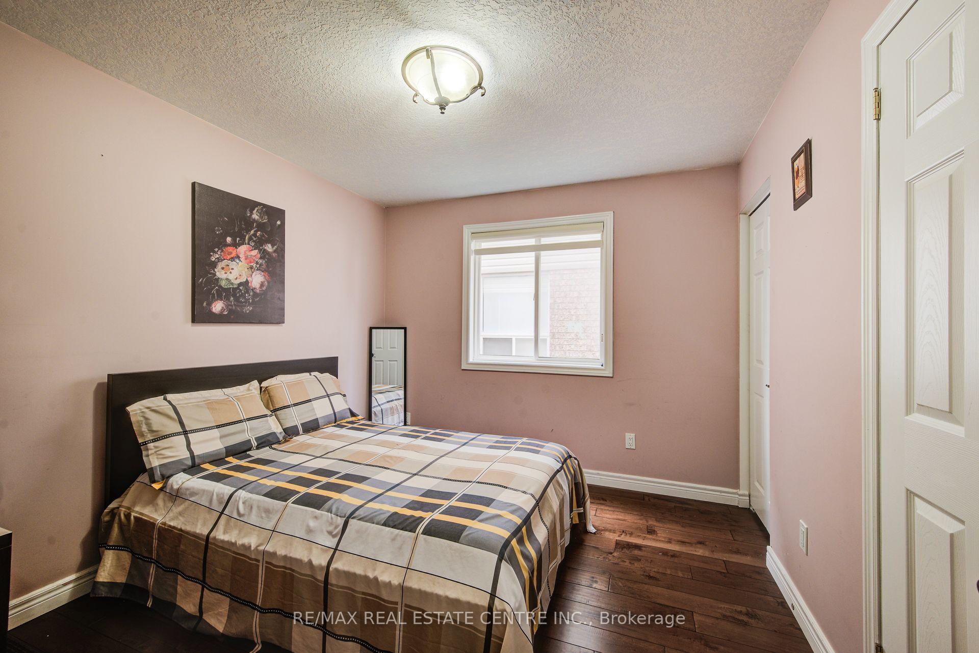 Photo 11 of 16 Paulstown Crescent, Guelph, Clairfields/Hanlon Business Park — HOMEH