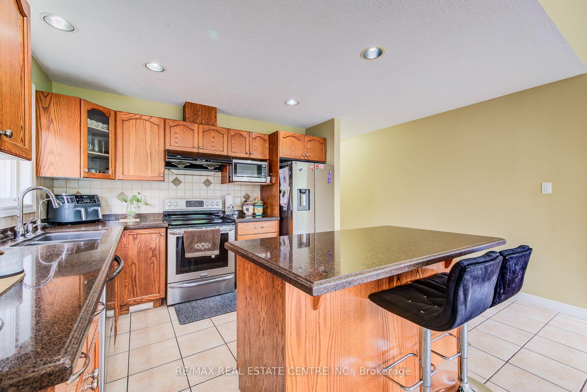 Photo 15 of 16 Paulstown Crescent, Guelph, Clairfields/Hanlon Business Park — HOMEH