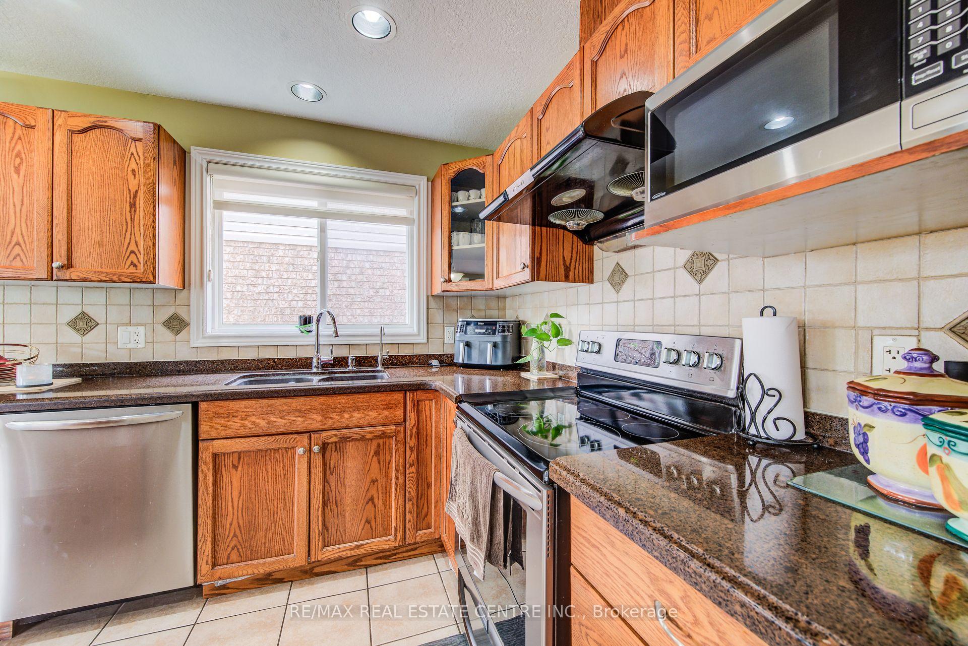 Photo 16 of 16 Paulstown Crescent, Guelph, Clairfields/Hanlon Business Park — HOMEH