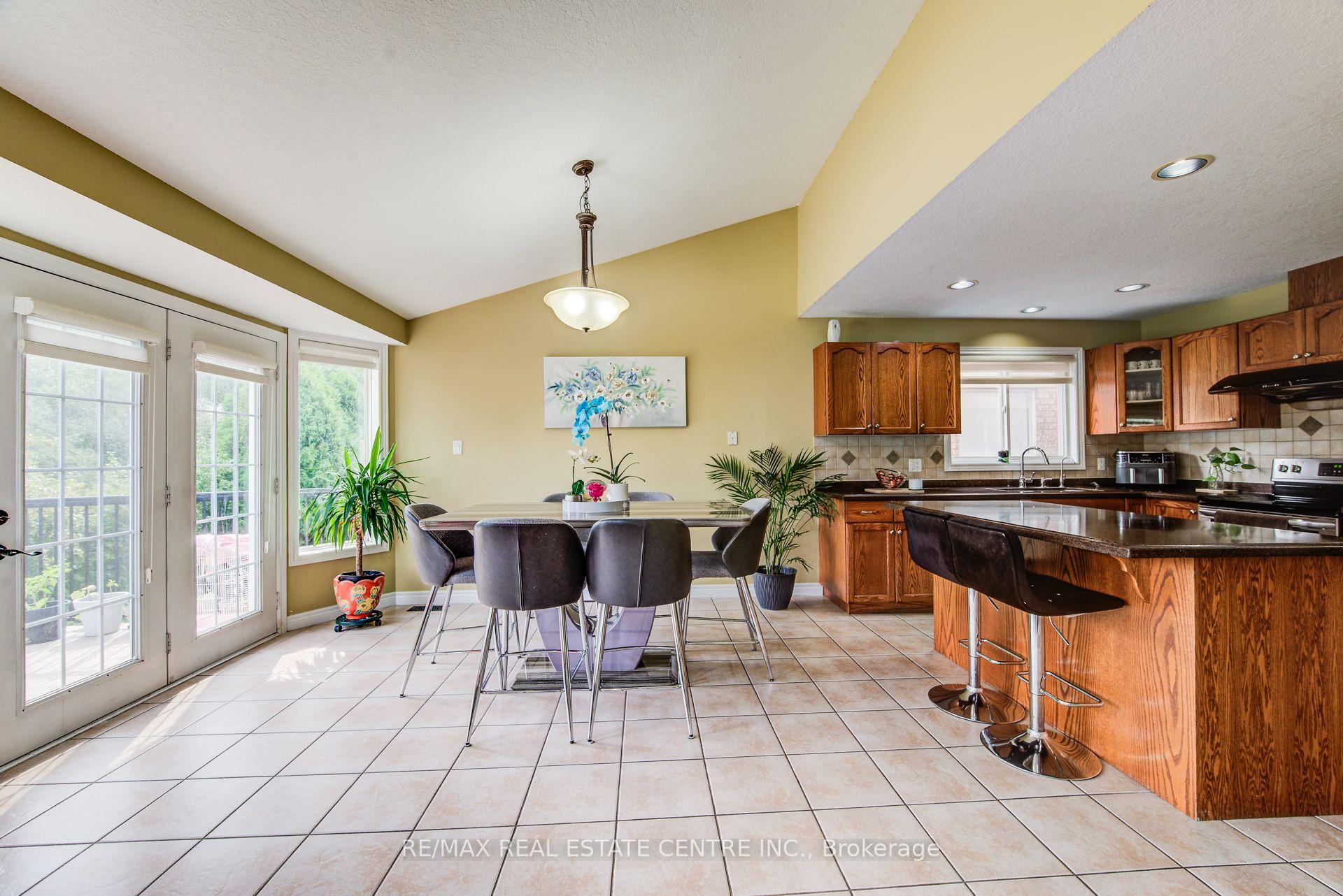 Photo 20 of 16 Paulstown Crescent, Guelph, Clairfields/Hanlon Business Park — HOMEH