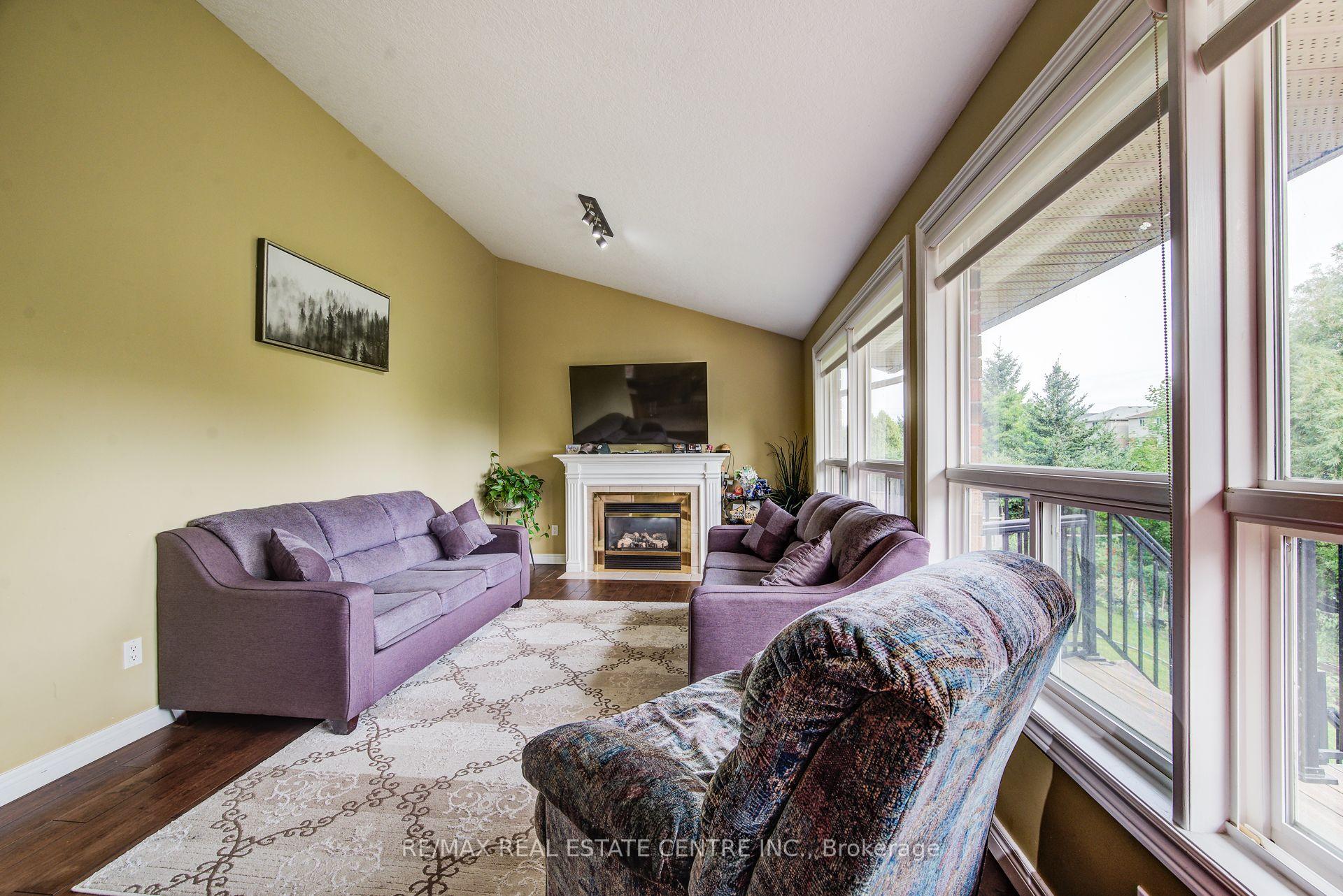 Photo 21 of 16 Paulstown Crescent, Guelph, Clairfields/Hanlon Business Park — HOMEH
