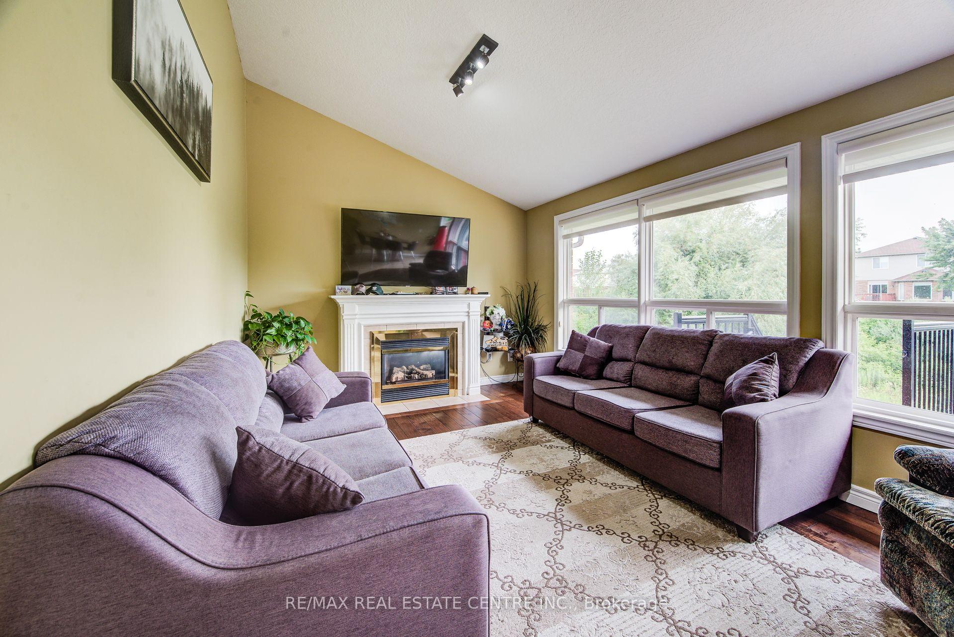 Photo 22 of 16 Paulstown Crescent, Guelph, Clairfields/Hanlon Business Park — HOMEH