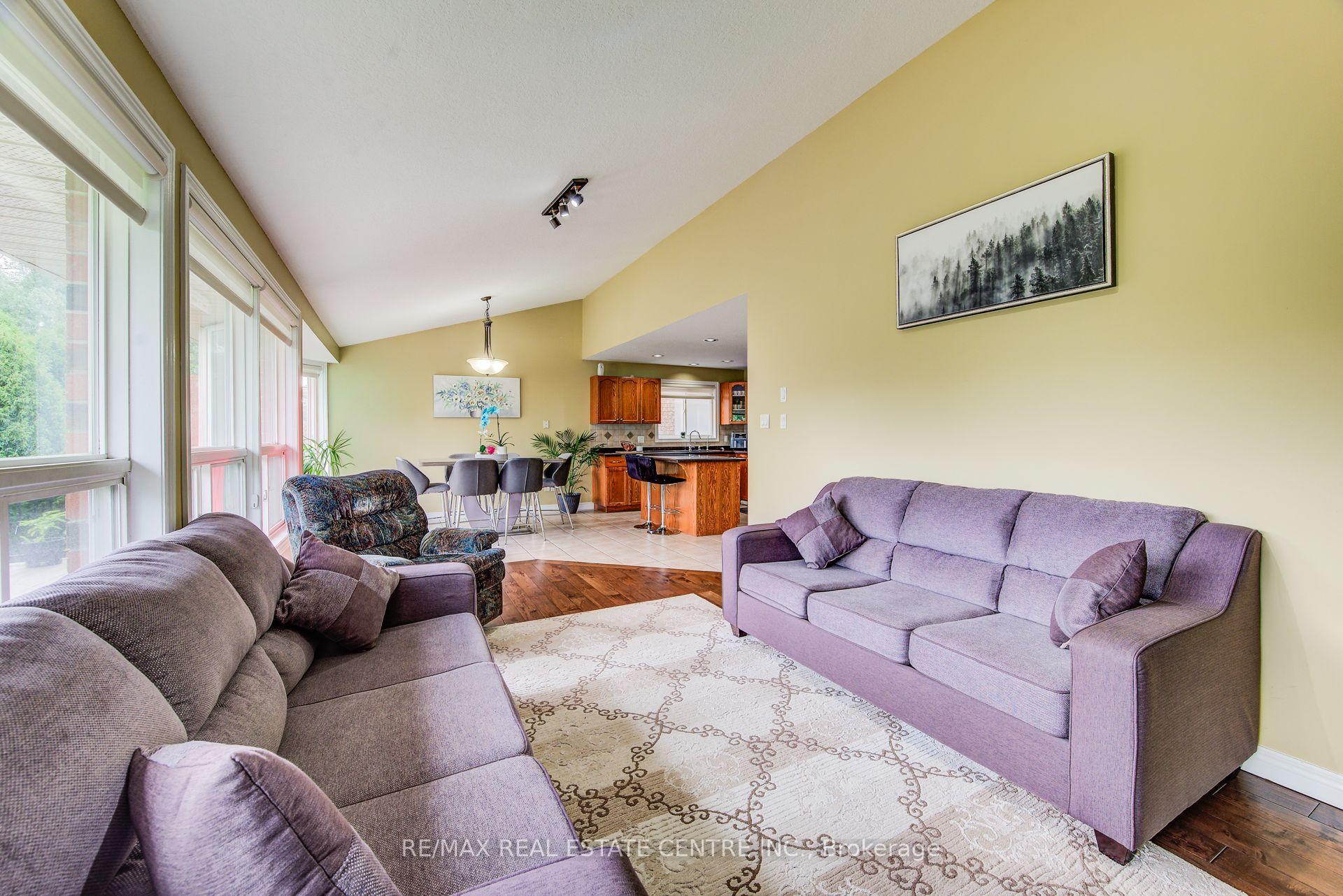 Photo 24 of 16 Paulstown Crescent, Guelph, Clairfields/Hanlon Business Park — HOMEH