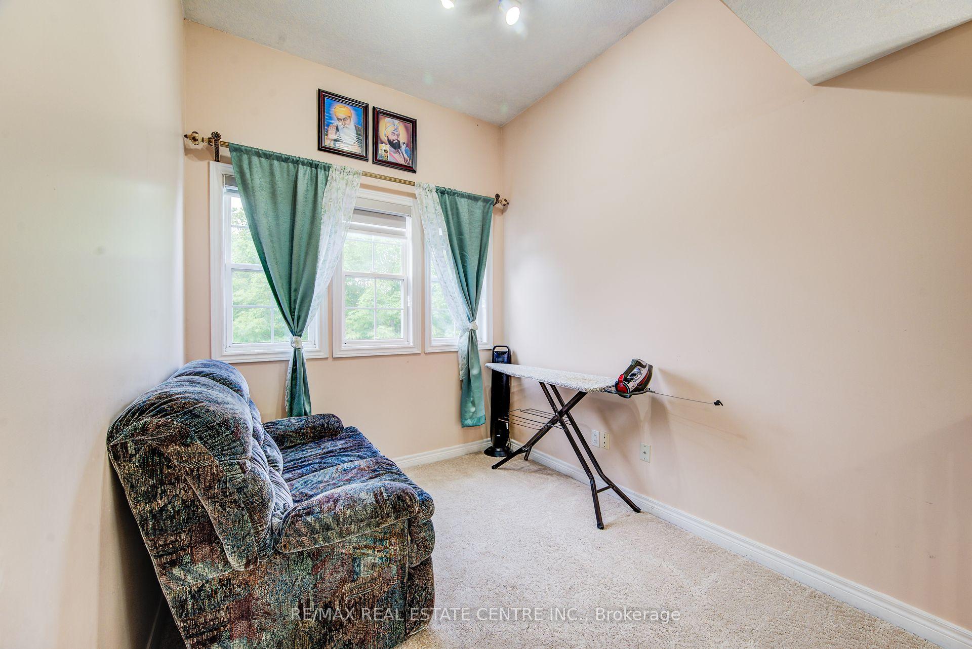 Photo 27 of 16 Paulstown Crescent, Guelph, Clairfields/Hanlon Business Park — HOMEH