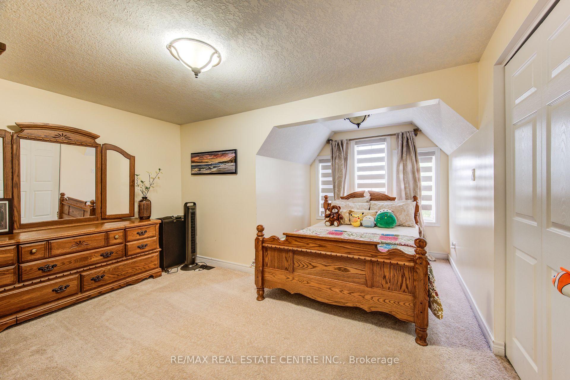 Photo 30 of 16 Paulstown Crescent, Guelph, Clairfields/Hanlon Business Park — HOMEH