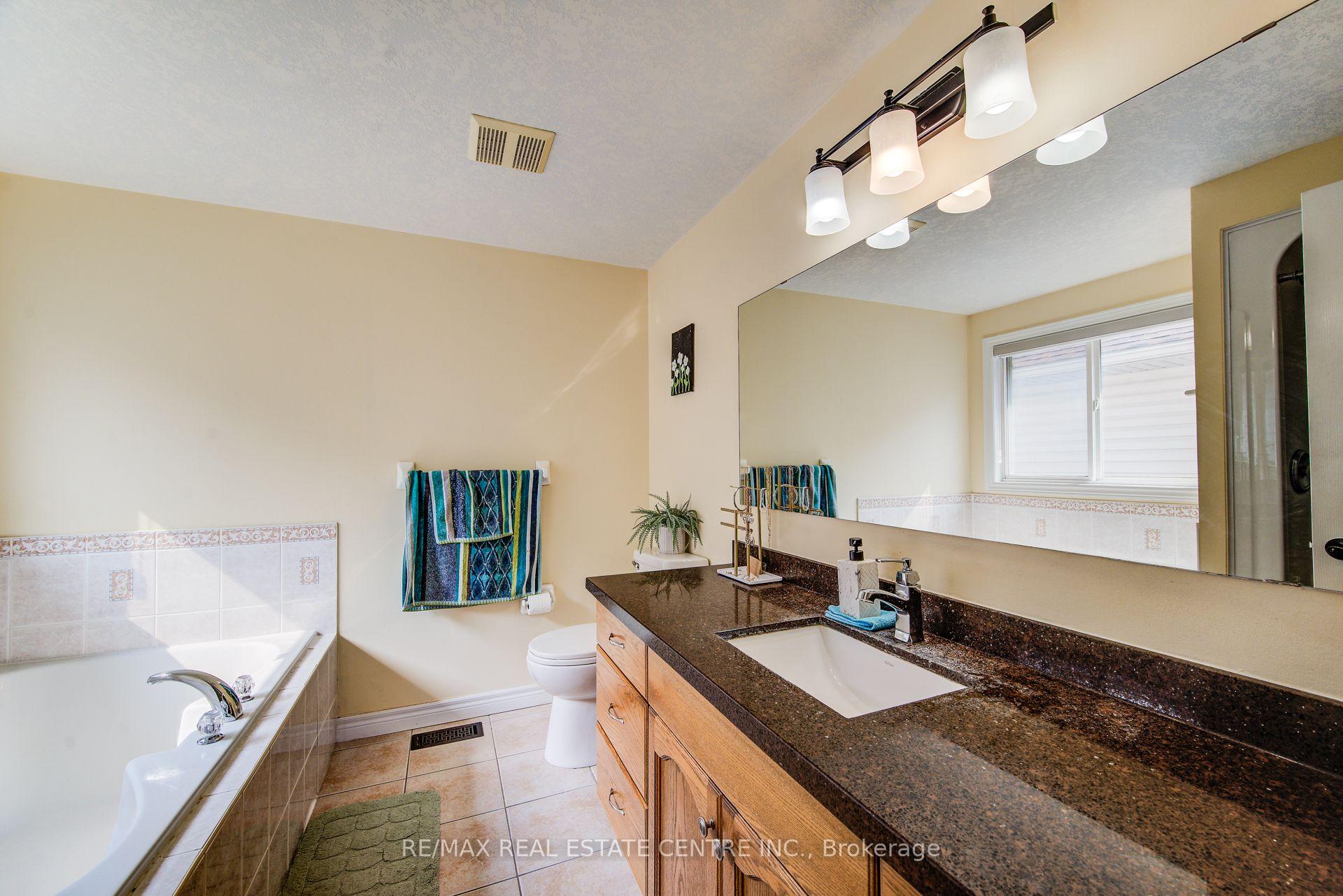 Photo 37 of 16 Paulstown Crescent, Guelph, Clairfields/Hanlon Business Park — HOMEH