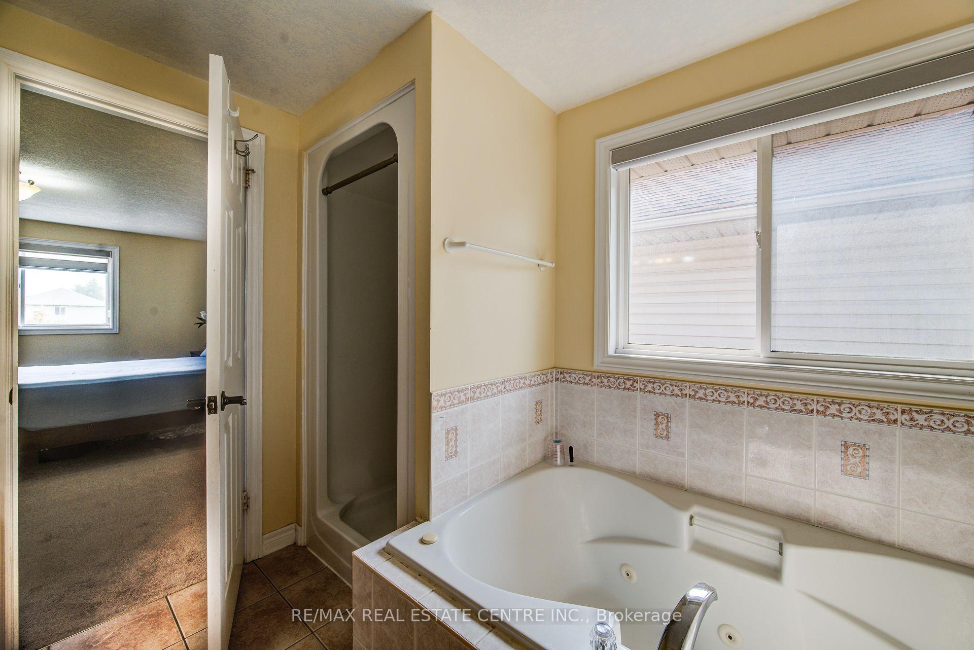 Photo 38 of 16 Paulstown Crescent, Guelph, Clairfields/Hanlon Business Park — HOMEH