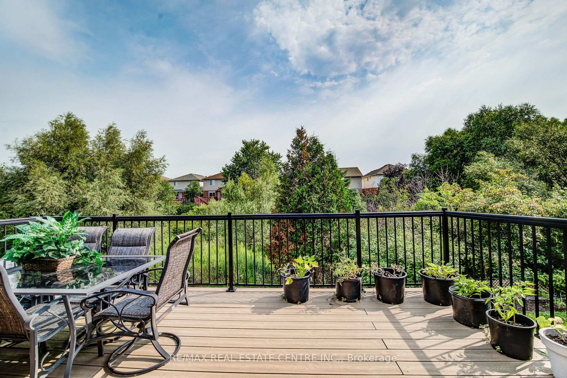 Photo 39 of 16 Paulstown Crescent, Guelph, Clairfields/Hanlon Business Park — HOMEH