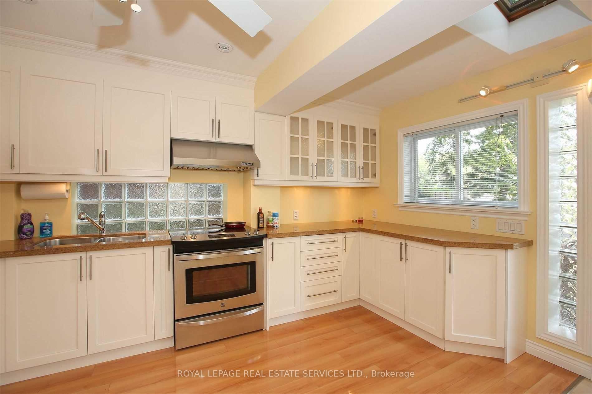 Photo 15 of 301 Davisville Avenue, Toronto, Mount Pleasant East — HOMEH