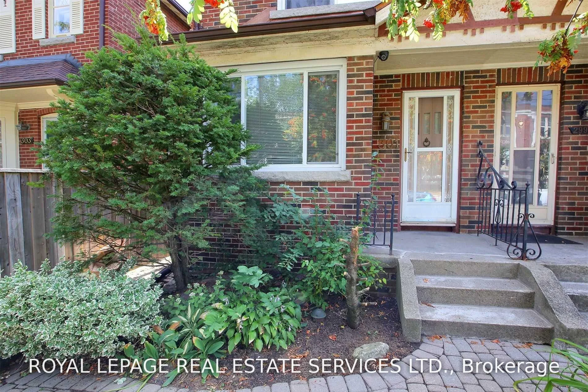 Photo 4 of 301 Davisville Avenue, Toronto, Mount Pleasant East — HOMEH