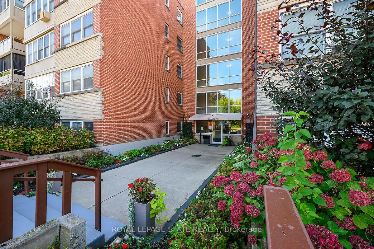 Photo 2 of Unit 107, 9 Grant Boulevard, Hamilton, Dundas — HOMEH