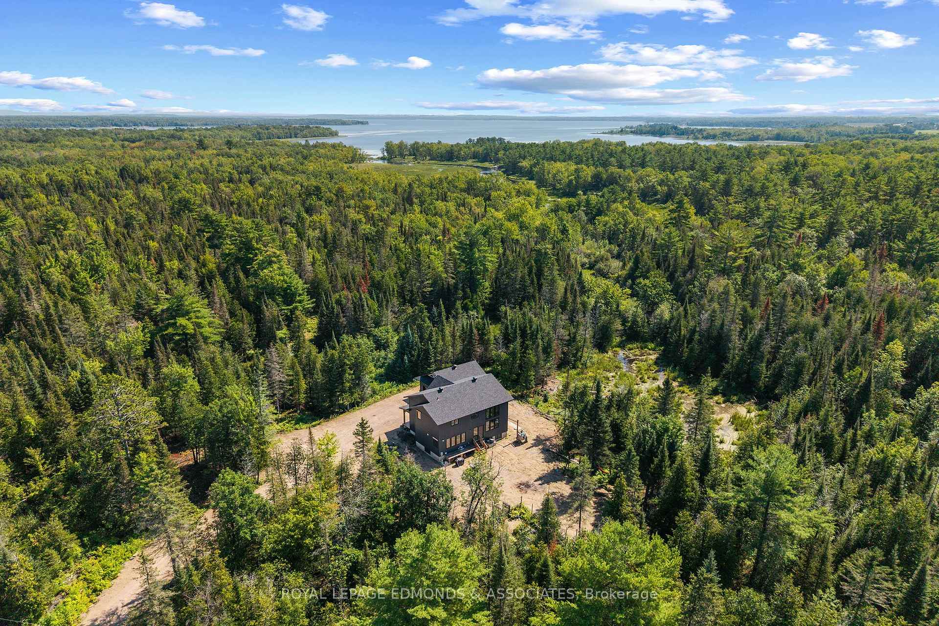 Photo 2 of 300 Forest Park Road, Laurentian Valley, Laurentian Valley — HOMEH