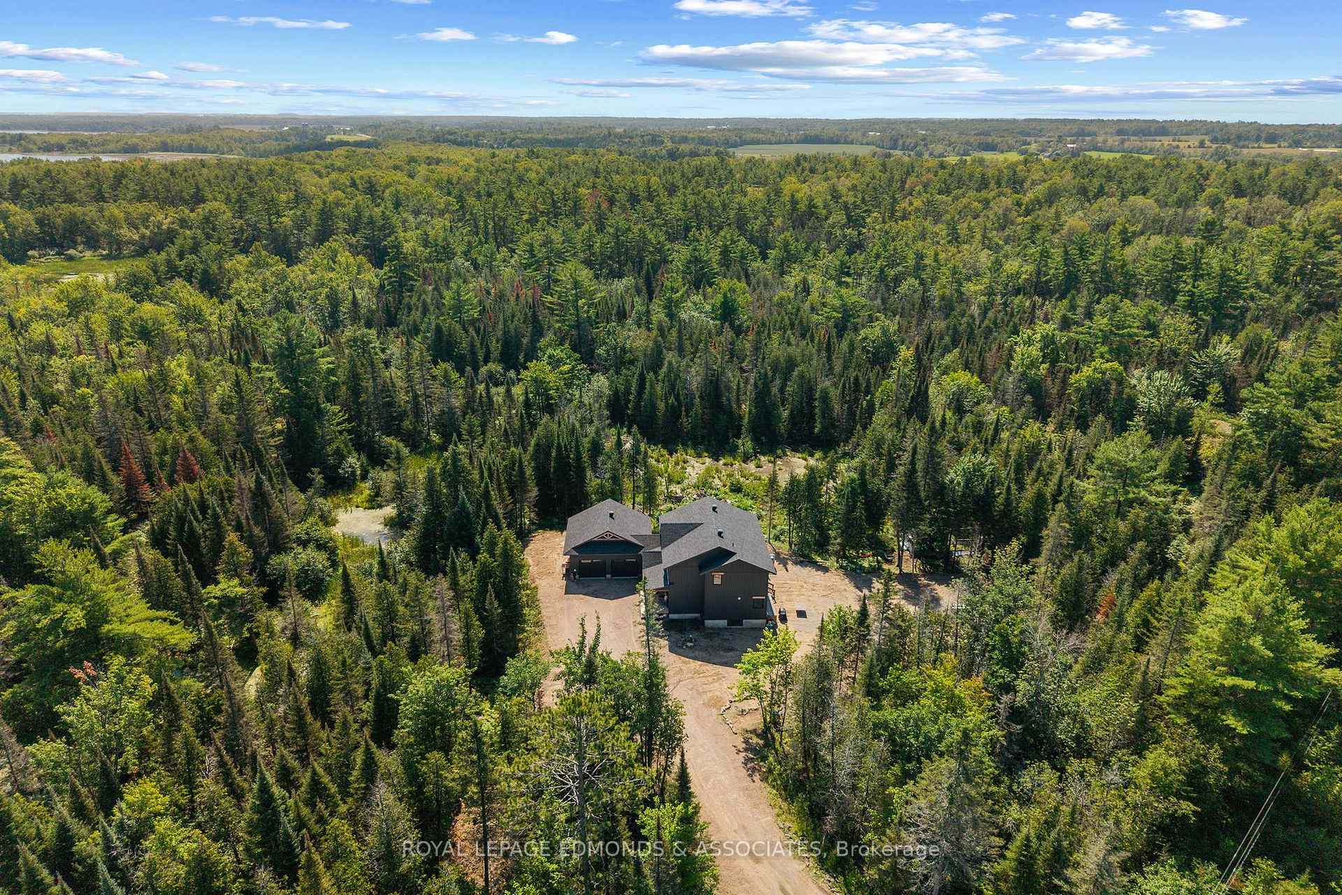 Photo 4 of 300 Forest Park Road, Laurentian Valley, Laurentian Valley — HOMEH