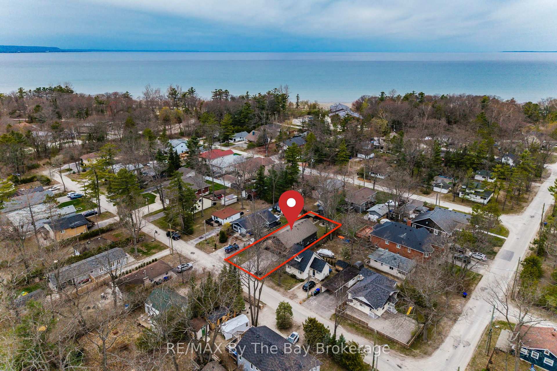 Photo 2 of 12 5th Lane, Wasaga Beach — HOMEH