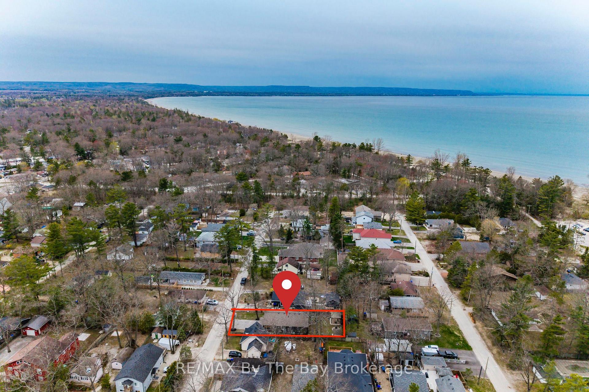 Photo 5 of 12 5th Lane, Wasaga Beach — HOMEH