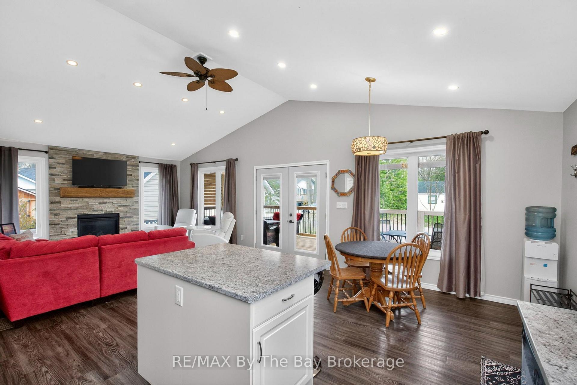 Photo 17 of 12 5th Lane, Wasaga Beach — HOMEH