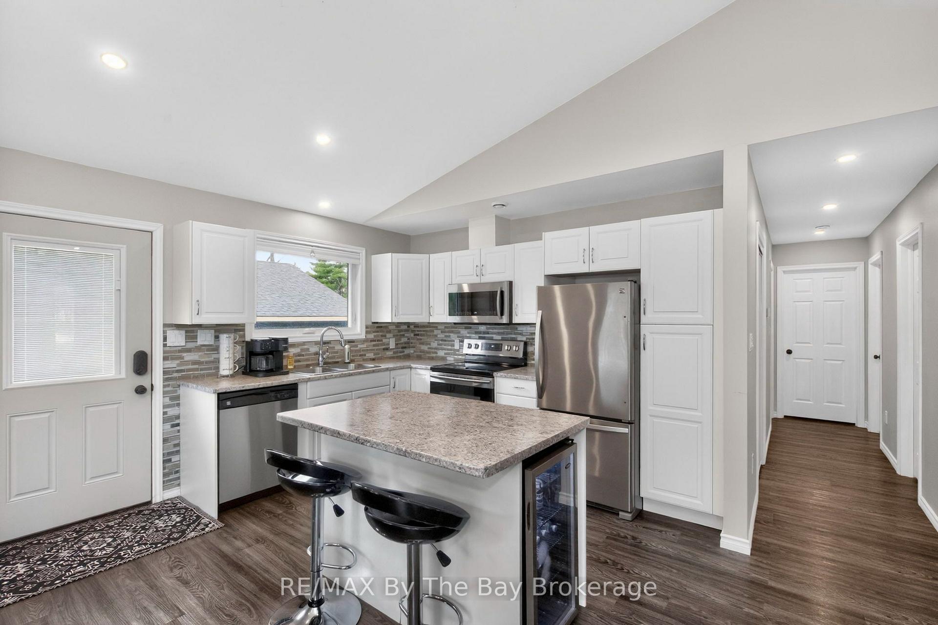 Photo 19 of 12 5th Lane, Wasaga Beach — HOMEH