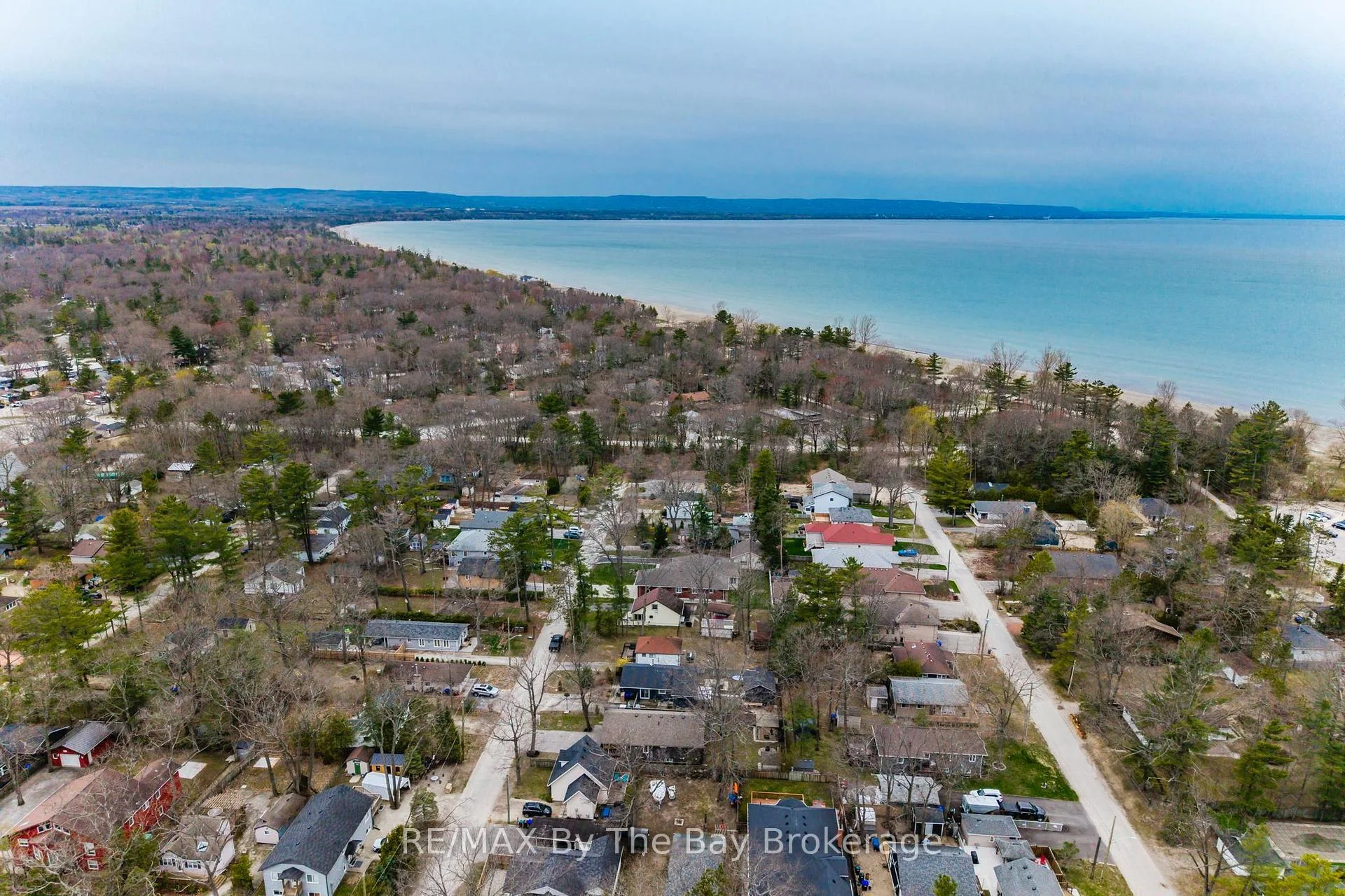 Photo 11 of 12 5th Lane, Wasaga Beach — HOMEH