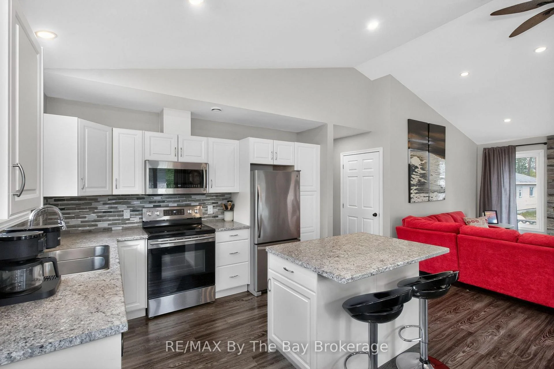 Photo 18 of 12 5th Lane, Wasaga Beach — HOMEH