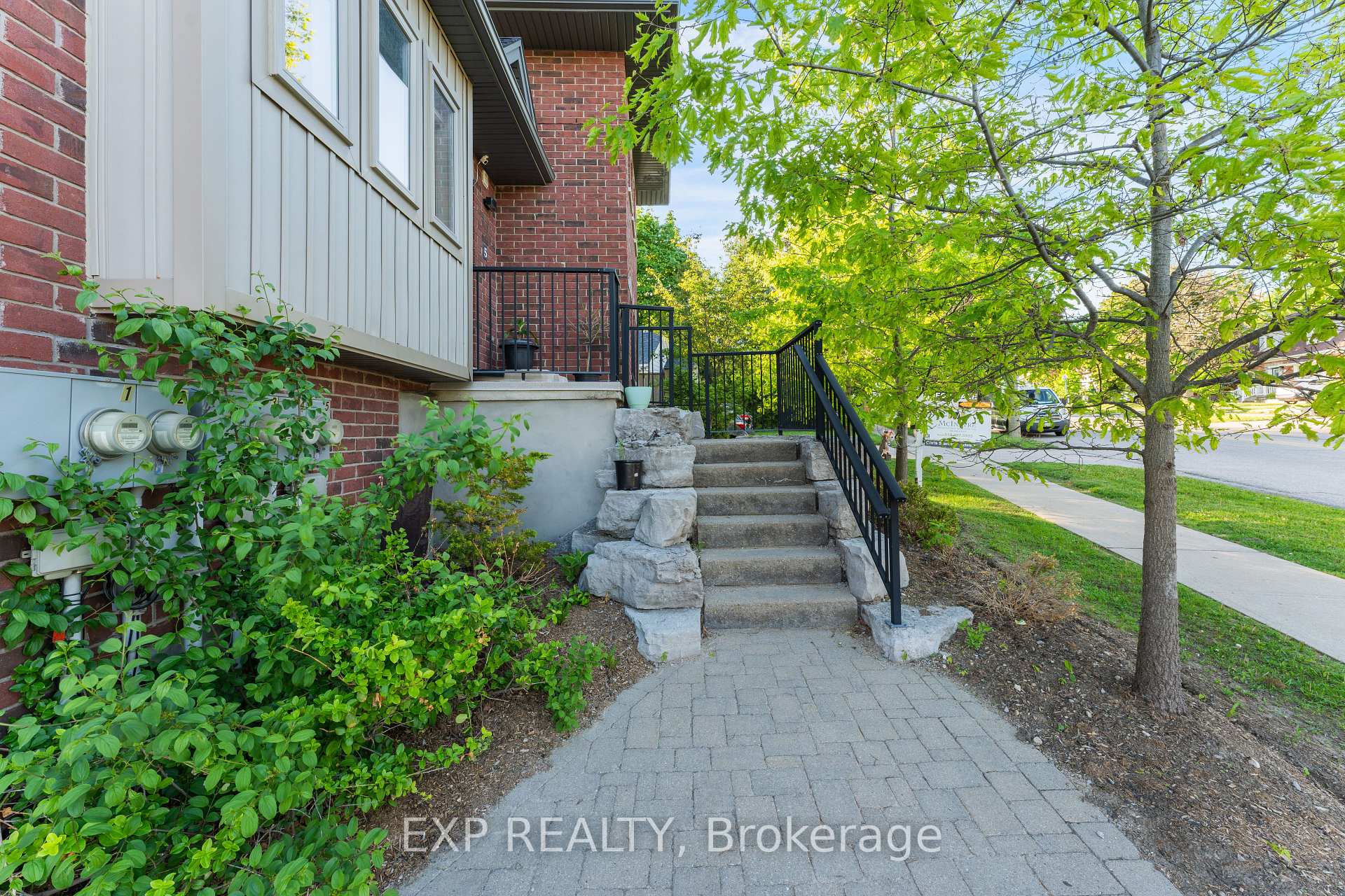 Photo 4 of Unit 5, 487 East Avenue, Kitchener, King East — HOMEH