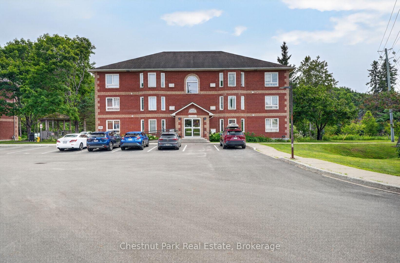 Photo 3 of Unit 202C, 661 Cedar Lane, Bracebridge, Macaulay — HOMEH
