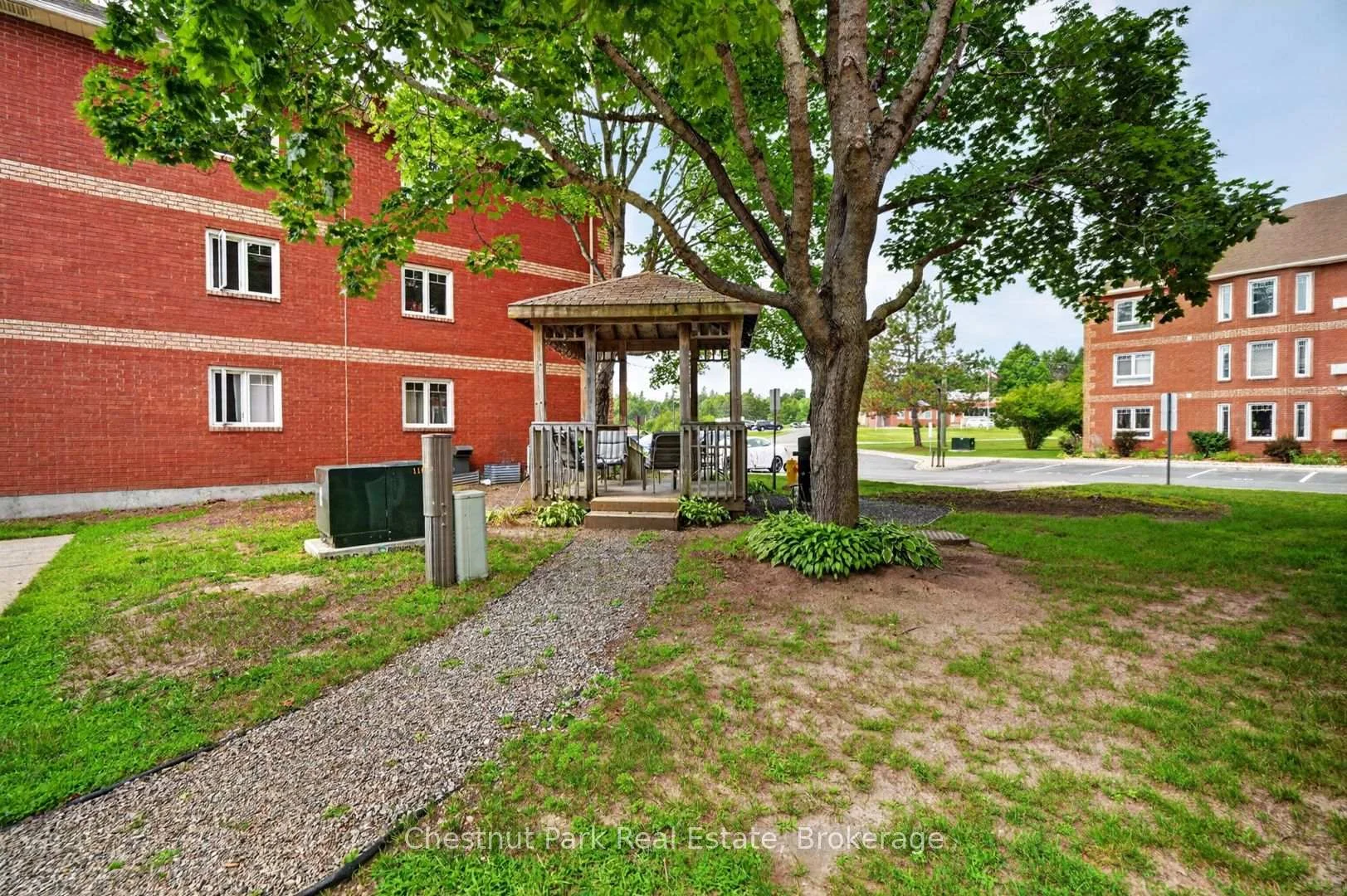 Photo 39 of Unit 202C, 661 Cedar Lane, Bracebridge, Macaulay — HOMEH
