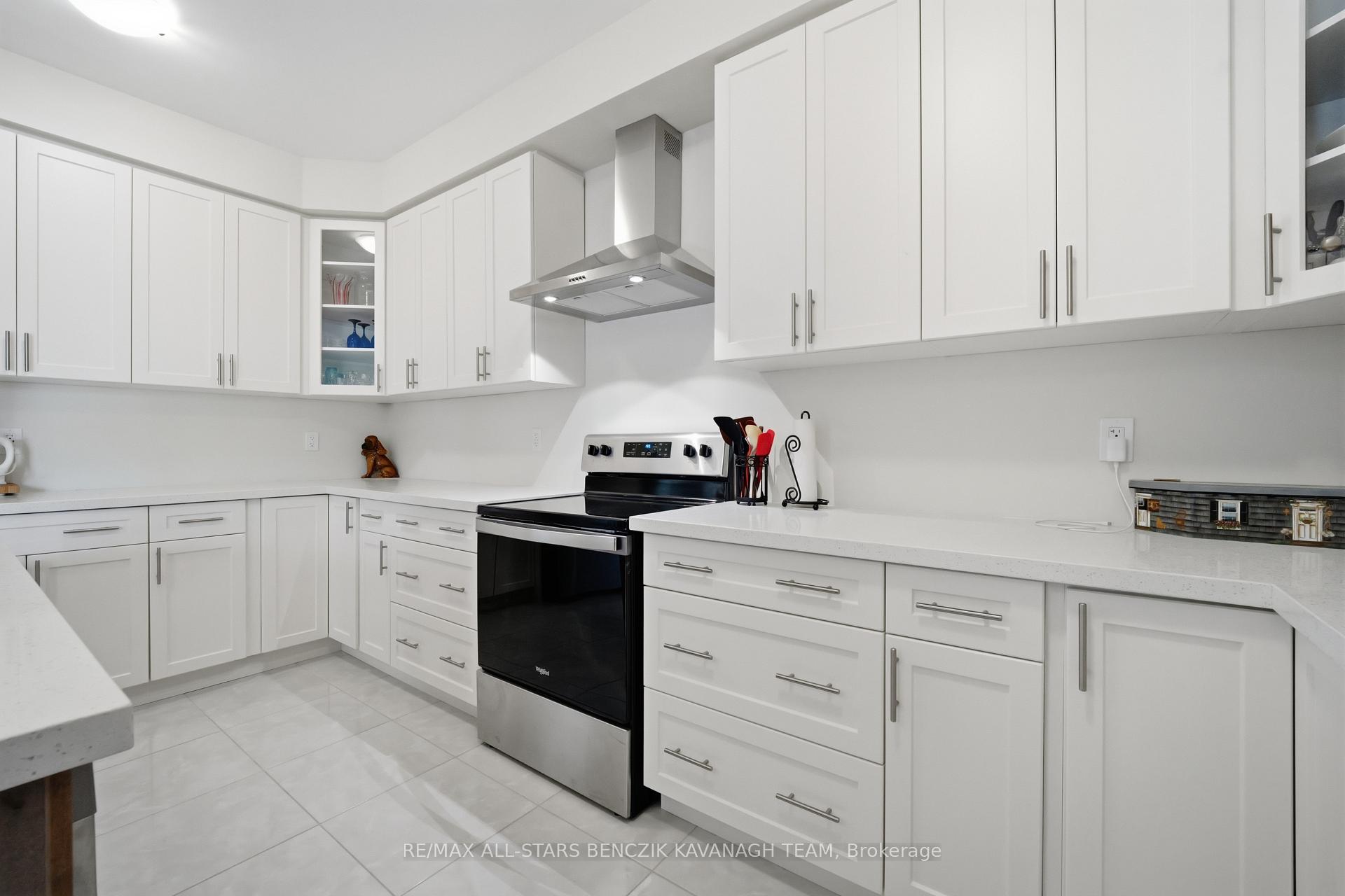 Photo 10 of 170 Alcorn Drive, Kawartha Lakes, Lindsay — HOMEH