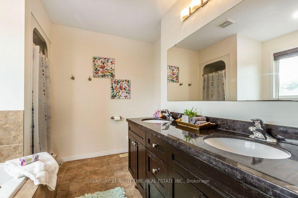 Photo 17 of 14 Anastasia Drive, Kitchener, Country Hills East — HOMEH