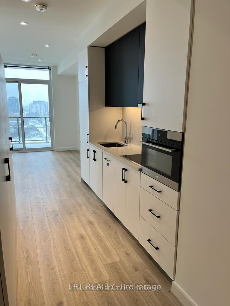Photo 3 of Unit 1313, 741 King Street W, Kitchener, KW Hospital — HOMEH