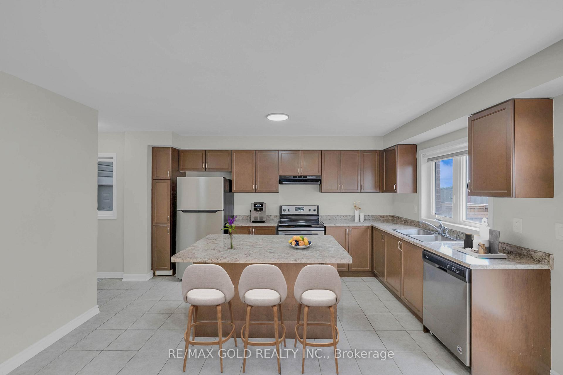 Photo 15 of 94 Benhurst Crescent, Brampton, Northwest Brampton — HOMEH