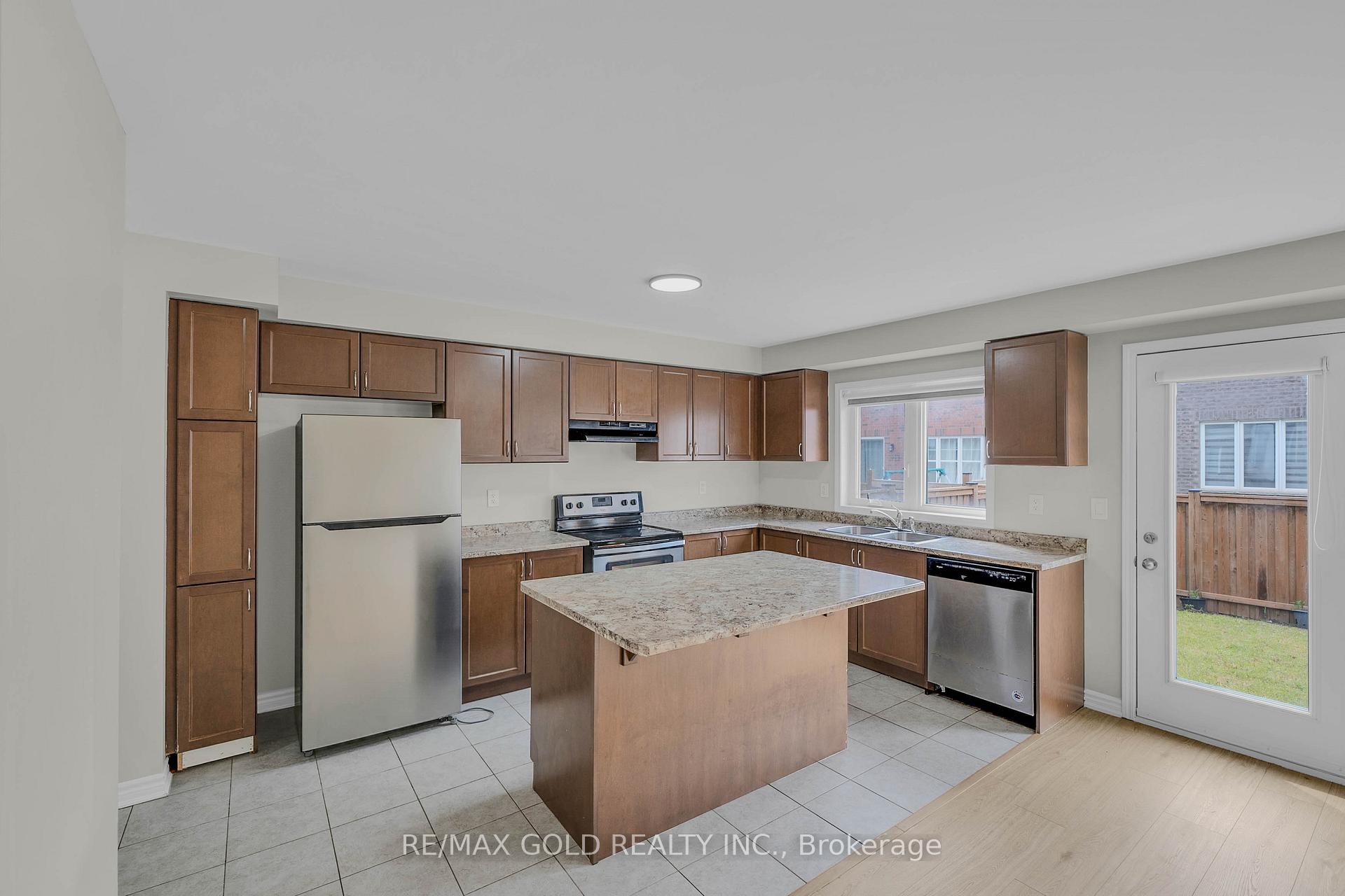 Photo 16 of 94 Benhurst Crescent, Brampton, Northwest Brampton — HOMEH