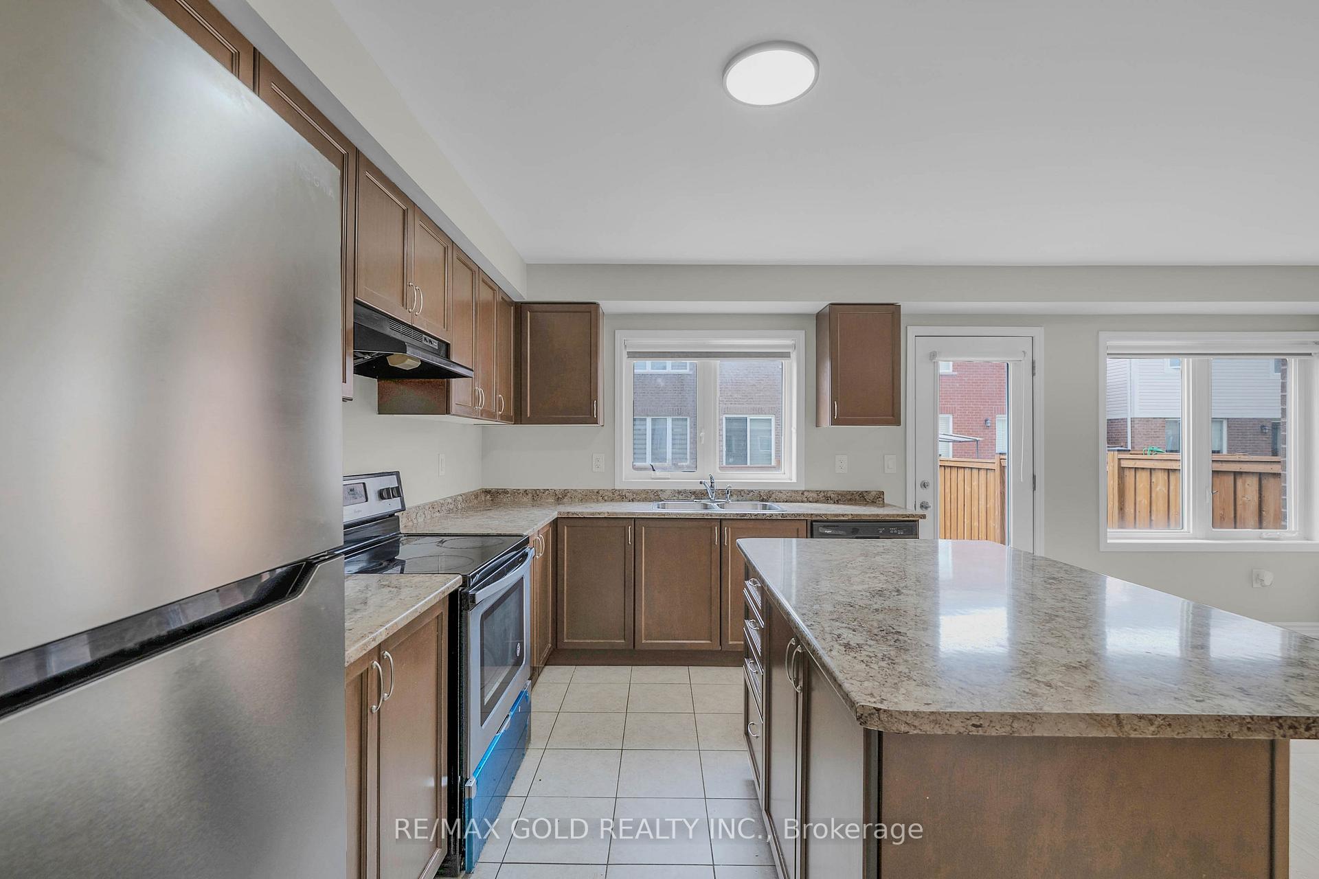 Photo 17 of 94 Benhurst Crescent, Brampton, Northwest Brampton — HOMEH